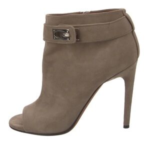 GIVENCHY
Suede Boots
Size: 10